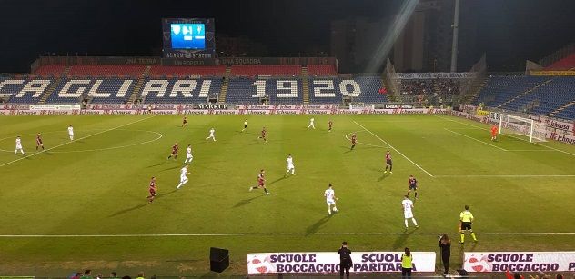 Cagliari-Pogon 3-1, Simeone ribalta i polacchi