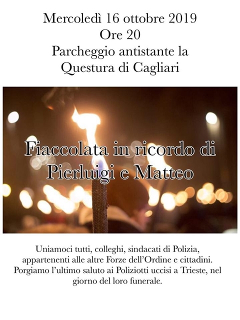“Per non dimenticare Pierluigi e Matteo”. La fiaccolata in Questura a Cagliari in ricordo dei due poliziotti uccisi