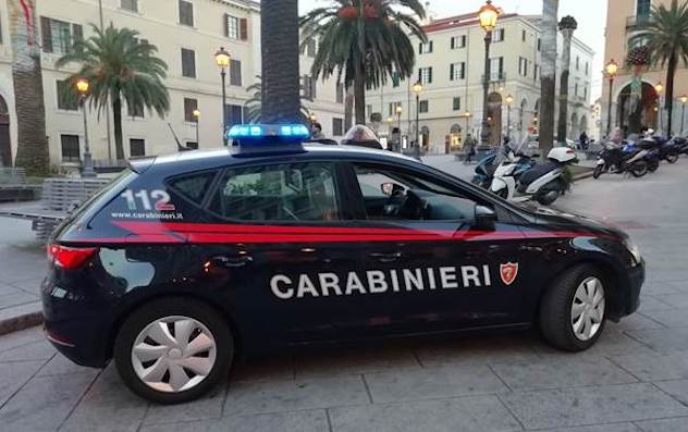 Vuole “andare in carcere”: aggredisce con calci e pugni carabiniere