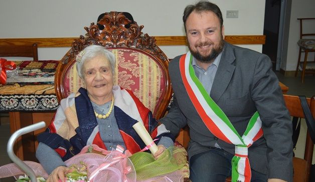 Quartu Sant’Elena festeggia i cento anni di zia Anna Locci