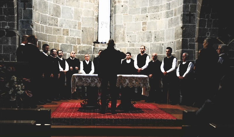 Il coro di Bonarcado festeggia vent’anni di canti e poesia