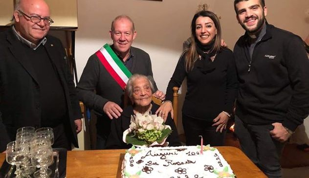 I cento anni di zia Rosaria, grande festa a Orosei