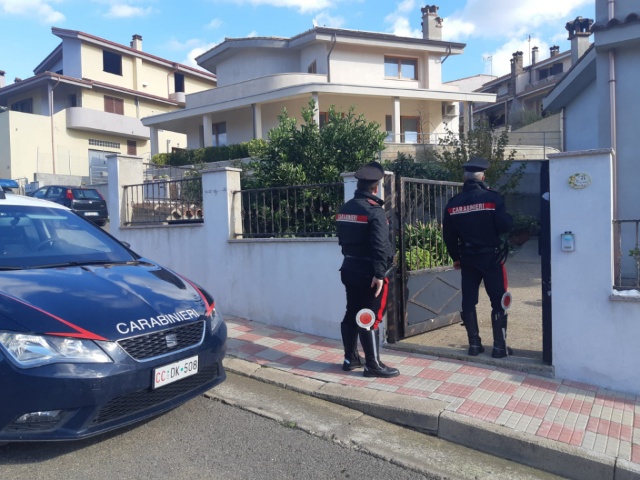 Due donne rom sorprese a rubare in casa dalla proprietaria, indagano i Carabinieri 