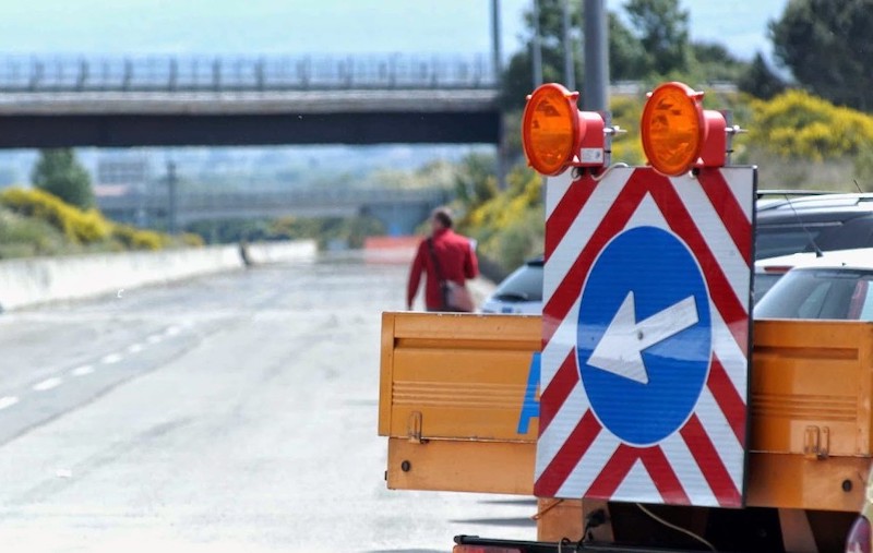Tangenti per nascondere viadotti e strade scadenti: irregolarità su lavori anche in Sardegna
