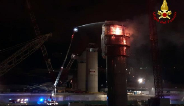 Incendio nel cantiere del ponte Morandi