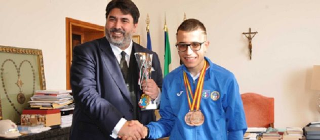 Il campione italiano di paragility dog Fabrizio Pinna ricevuto a Villa Devoto