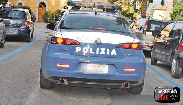 Pusher minorenne arrestato dalla Polizia in via Castelli, sequestrato anche denaro