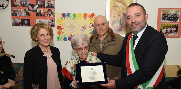 Oristano festeggia i cento anni di zia Elvira Orrù