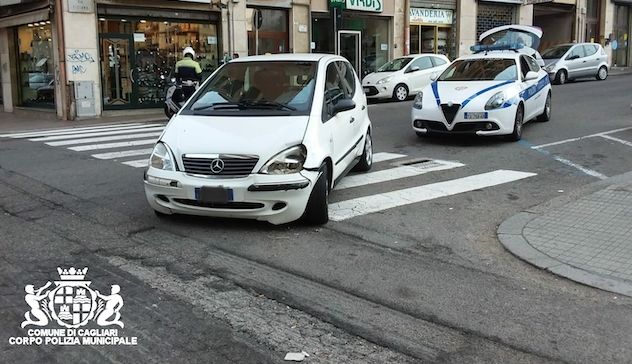 Incidente stradale nel quartiere di Villanova: ferito il conducente 81enne