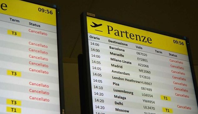 Aerei, rinviato lo sciopero ma decine di voli sono cancellati a Cagliari e Alghero
