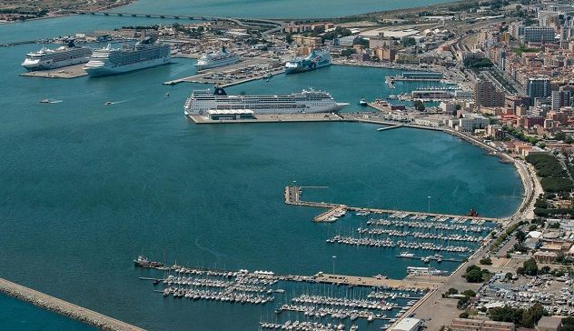 I porti di Cagliari e Olbia solidali con chi lotta contro il Coronavirus