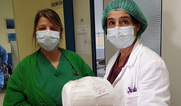 “La Carovana del Sorriso” dona le mascherine all’ospedale Marino