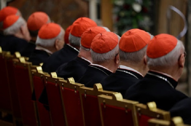 Il Papa invita cardinali a donare. 