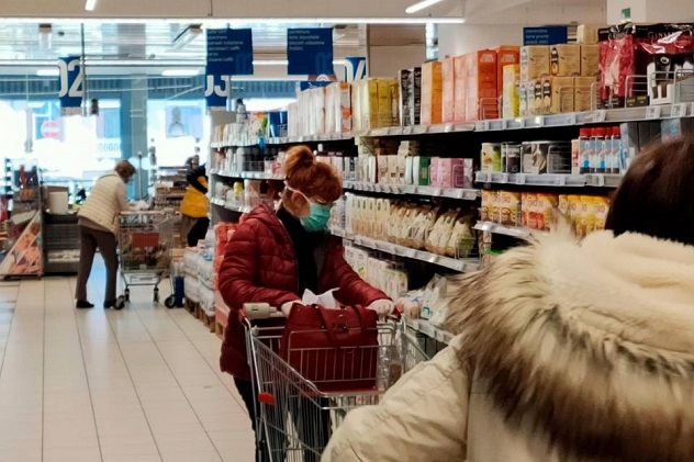 Voleva entrare nel market senza mascherina: multa da 400 euro