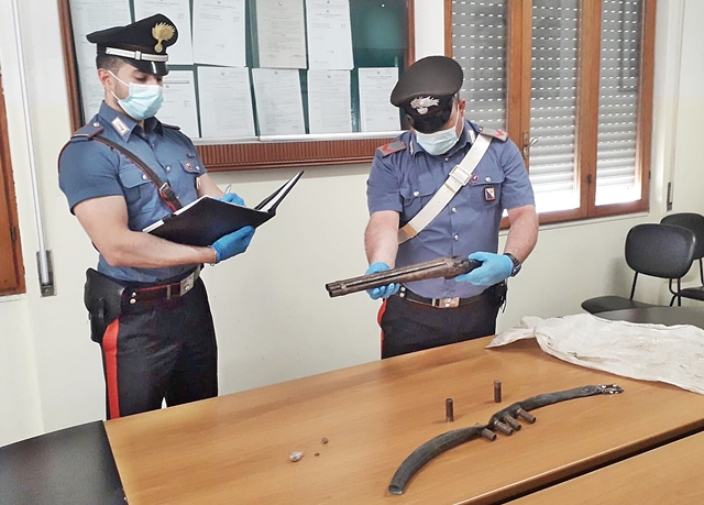 Allevatore nei guai, i Carabinieri scoprono che deteneva un’arma clandestina in casa