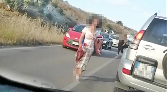 Dramma a Pitz’e Serra, donna insanguinata corre disperata in mezzo al traffico
