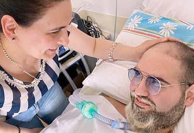 La meravigliosa foto di Paolo Palumbo in ospedale: “L’amore per la mamma vince sempre”