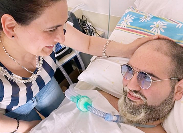 La meravigliosa foto di Paolo Palumbo in ospedale: “L’amore per la mamma vince sempre”