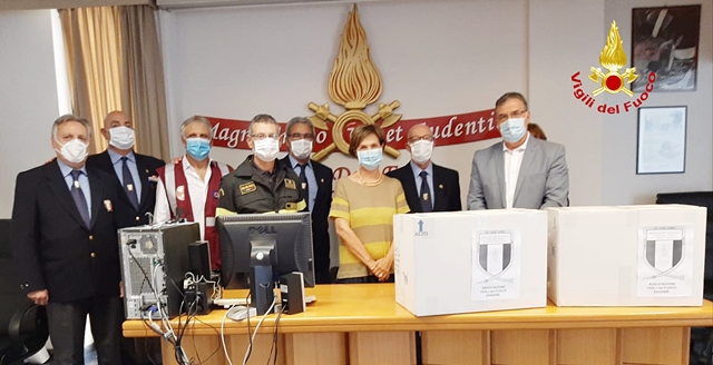 L'associazione Vigili del fuoco in pensione dona al Comune 1500 mascherine