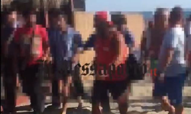Pedofili in spiaggia a Ostia: arrestati, rischiano il linciaggio dalla folla inferocita