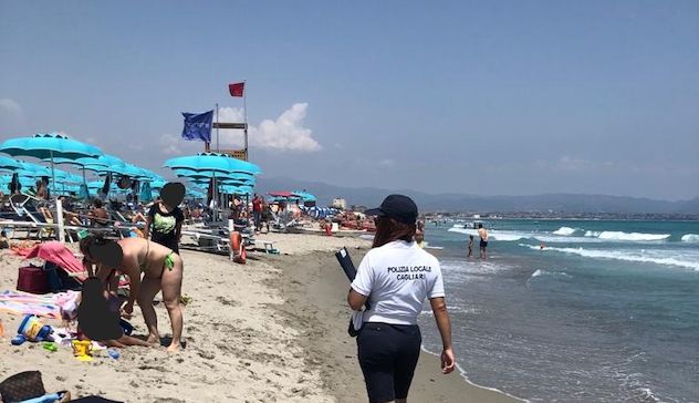 Controlli in spiaggia della Polizia Municipale: cagliaritani rispettano misure anti-contagio
