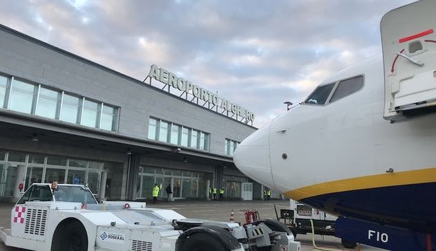 Ryanair riprende i collegamenti da e per l’aeroporto di Alghero: 10 rotte per l’estate 2020