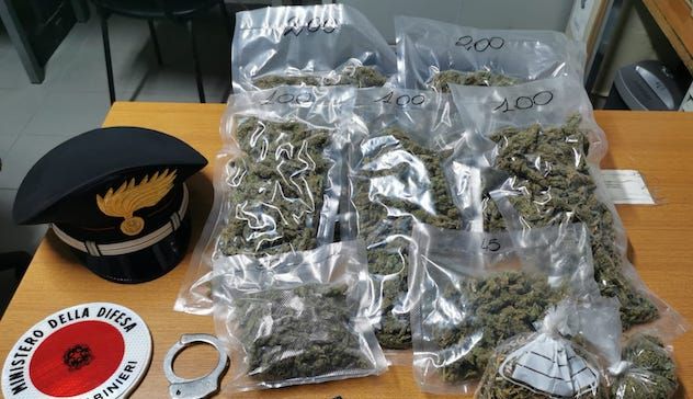 Sant’Antioco. Marijuana nascosta in cucina: arrestato 34enne