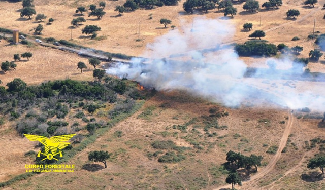 Giornata da bollino rosso in Sardegna, 28 incendi: 6 roghi spenti con l’ausilio dei mezzi aerei