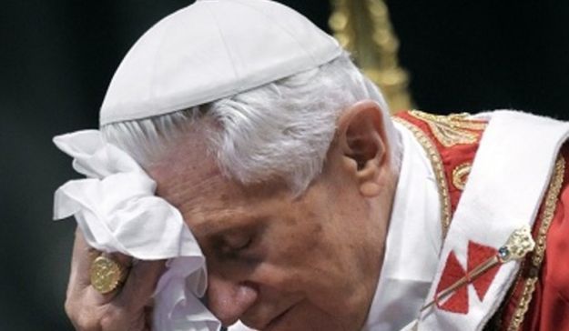“Papa Benedetto XVI ha una grave infezione al viso”