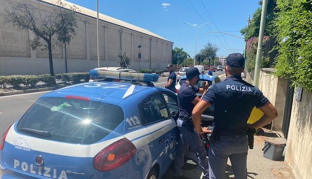 Cagliari. Un uomo si barrica in casa e minaccia atti di autolesionismo