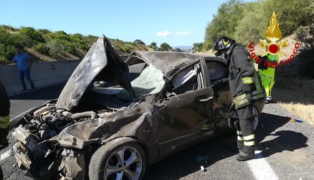 Incidente sulla Sassari-Alghero: auto fuori strada