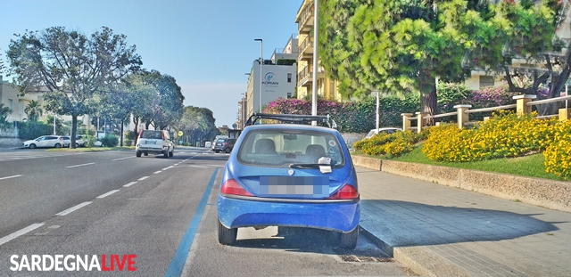 Il ‘mistero’ della Lancia Y “piena” di multe sulle strisce blu: l’auto non è nemmeno assicurata