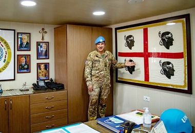 Michele Pais: “La Bandiera dei Quattro Mori incorniciata nell’ufficio del Comandante del Sector West di Unifil”