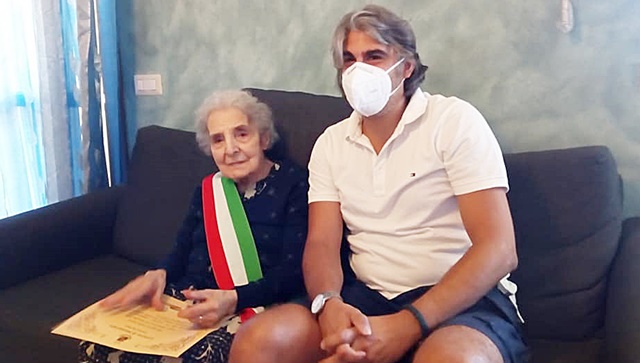 Auguroni a tzia Emilia Atzeni: la nonnina di Monserrato ha spento 100 candeline