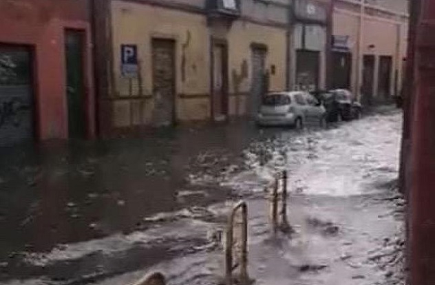 Bomba d'acqua su Cagliari, strade e case allagate