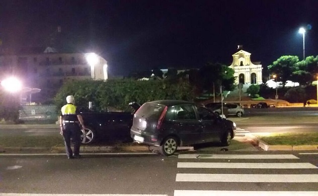 Incidente a Cagliari questa notte: coinvolte quattro persone