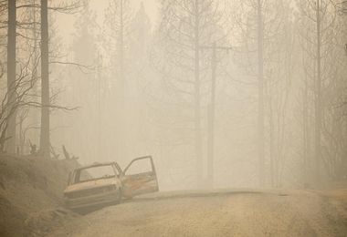 California: imperversano gli incendi, salute popolazione a rischio