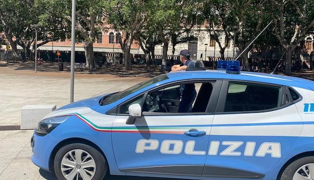 Cagliari. Un mercatino della droga in casa: arrestata 57enne