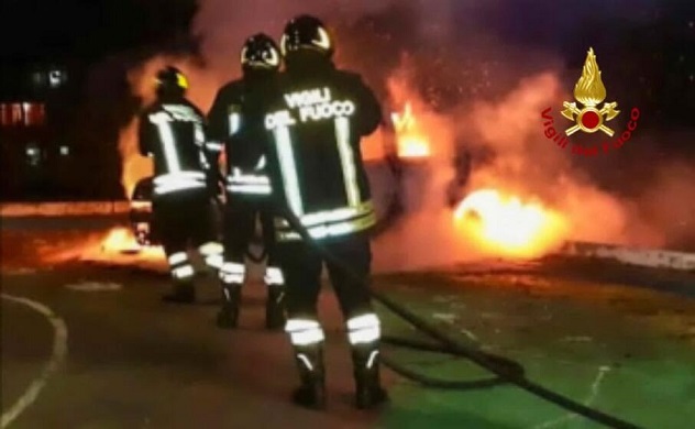 Cagliari. Auto in fiamme: intervengono i Vigili del fuoco