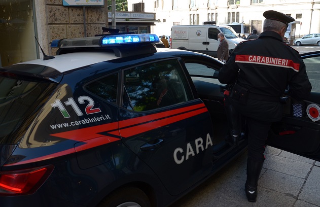 Cagliari, Minaccia e aggredisce carabinieri: arrestata badante ucraina
