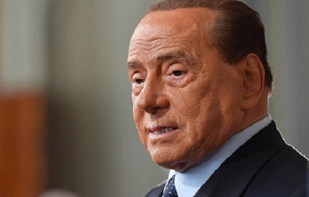 Berlusconi dopo il ricovero: 