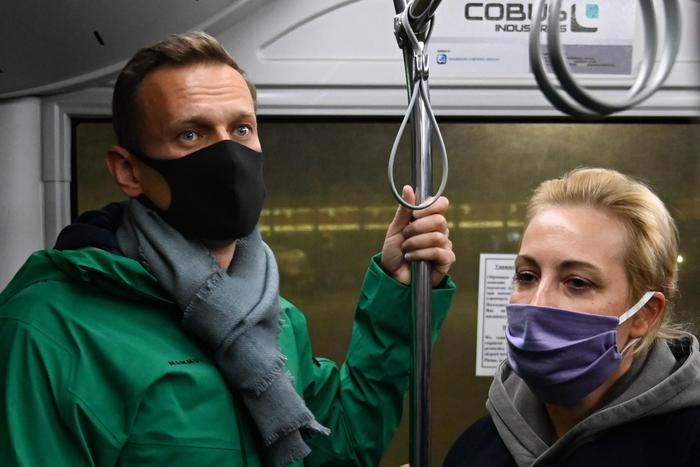 L'oppositore Navalny arrestato al suo arrivo a Mosca