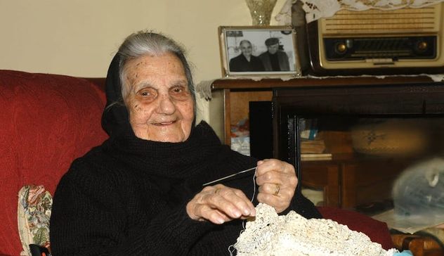 Zia Grazia Vacca spegne cento candeline in attesa del vaccino