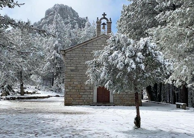 Neve in Sardegna: l'Isola apre le porte alla bella stagione tingendosi di bianco