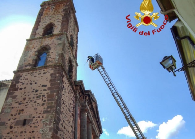 Ghilarza. Ispezione dei Vigili del fuoco al campanile della Chiesa dell'Immacolata