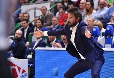 Basket, la Dinamo sospende Pozzecco per motivi disciplinari