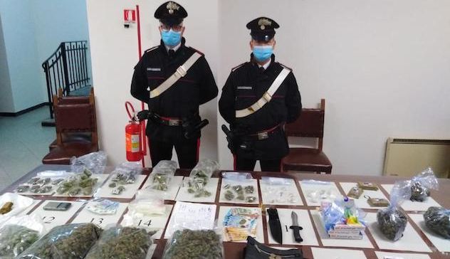 Cagliari. Blitz dei carabinieri: in casa marijuana e hashish, arrestato 23enne