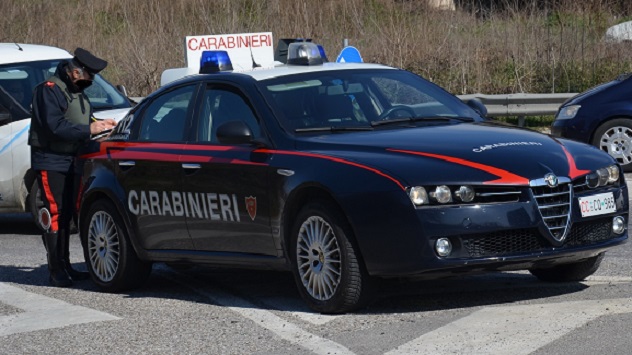 Mandas. Alla guida senza patente ignora l'alt dei carabinieri e fugge: denunciato 53enne