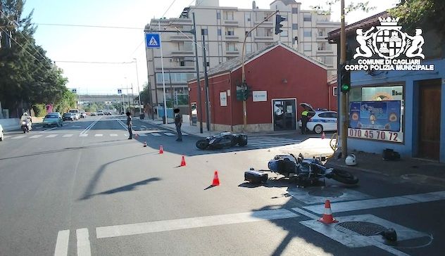 Cagliari. Moto contro scooter in Viale Marconi: all'ospedale anche un poliziotto