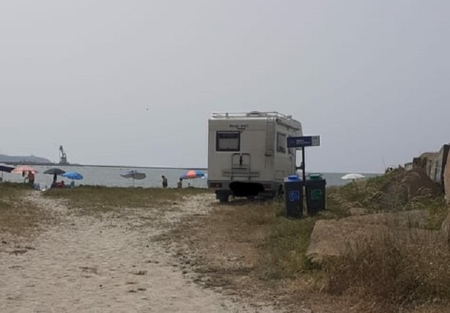 Cagliari. Camper in sosta nella spiaggia di Giorgino: sanzionato proprietario